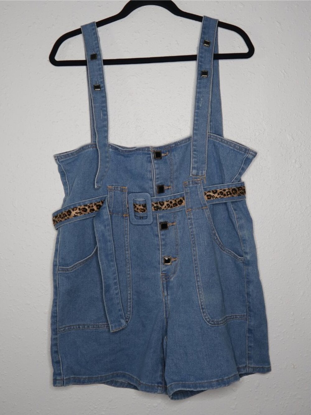 Urban Revivo Medium Wash Denim Buttoned Overall Shorts With Leopard Print Belt